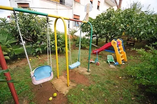 Apartments Milan 罗维尼